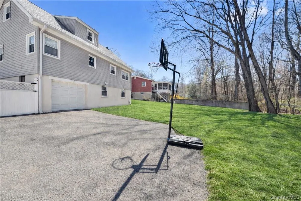 33 Greenwood Lane White Plains, NY 10607