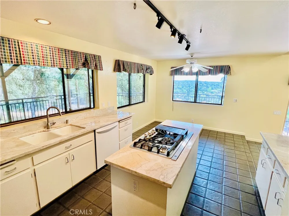 369 Canyon Highlands Oroville, CA 95966