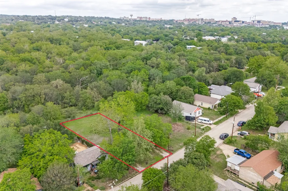 1110 Gravel Street San Marcos, TX 78666
