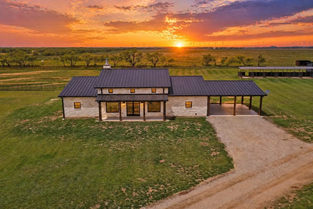 6384 US HWY 281 S Jacksboro, TX 76458
