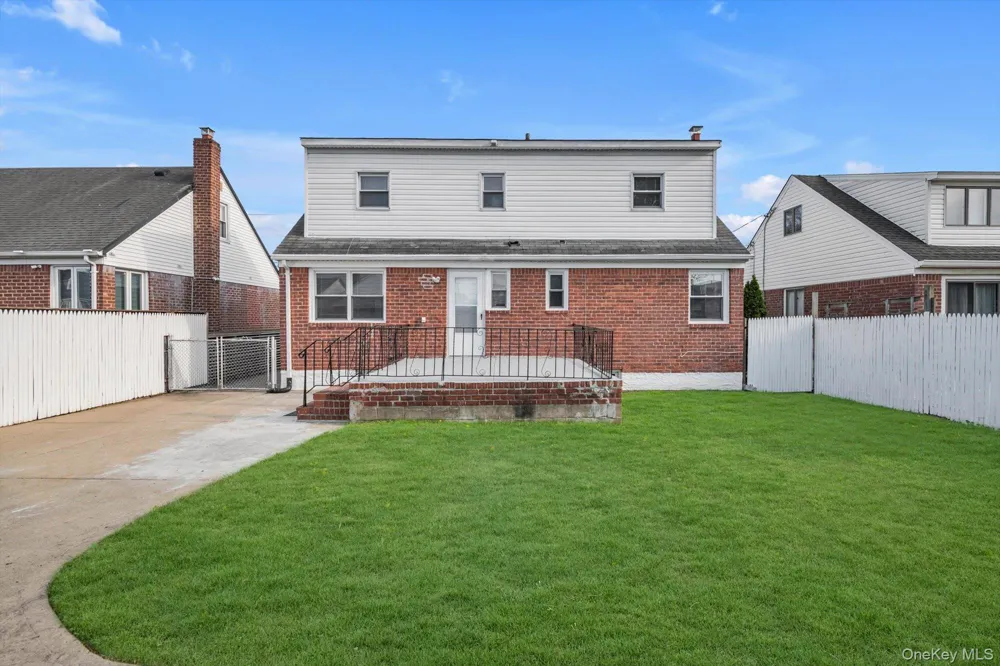 382 Old Country Road Mineola, NY 11501