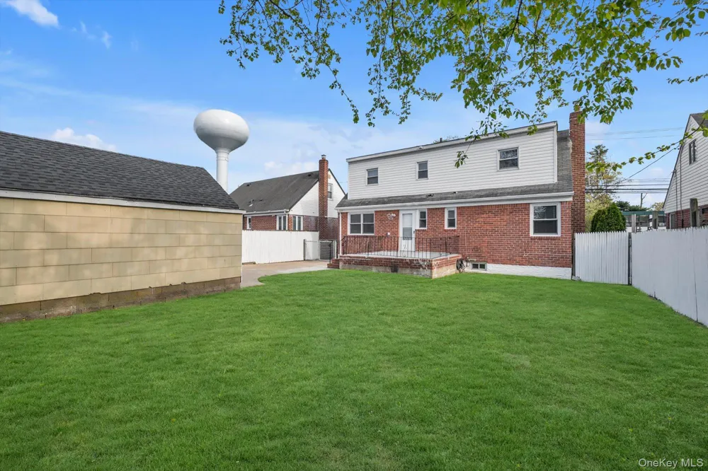 382 Old Country Road Mineola, NY 11501