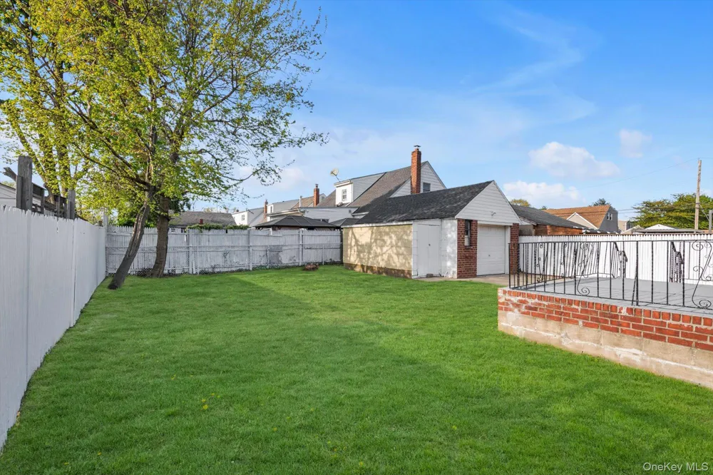 382 Old Country Road Mineola, NY 11501