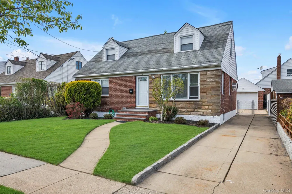 382 Old Country Road Mineola, NY 11501