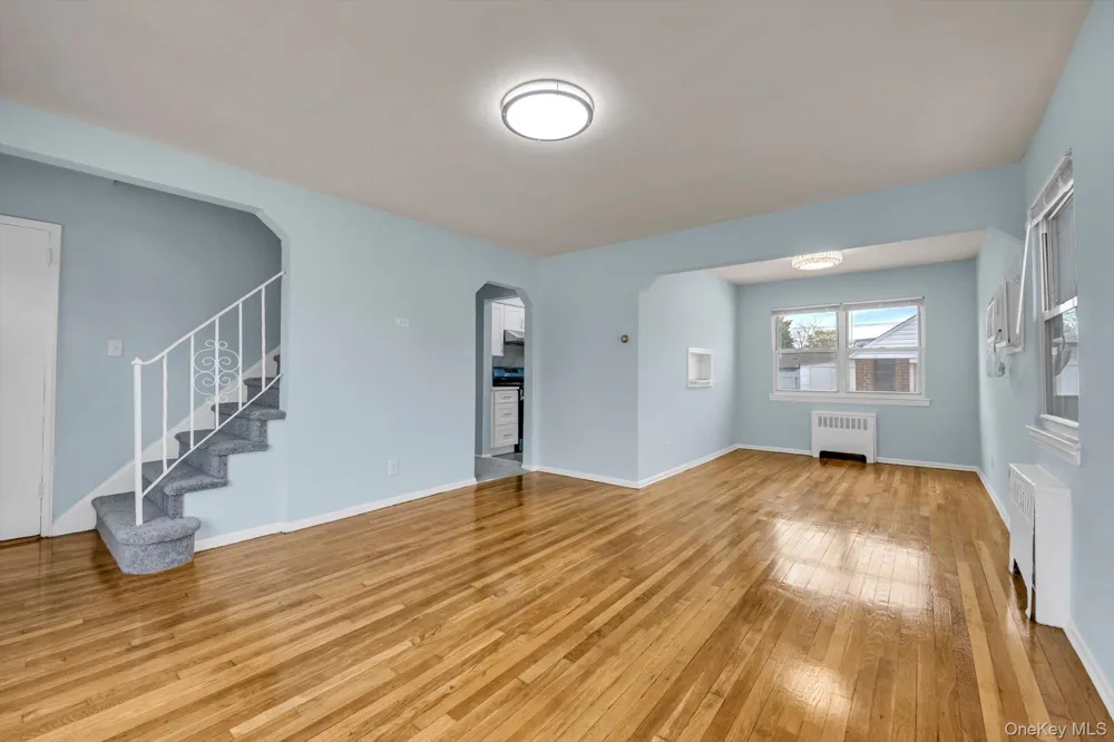 382 Old Country Road Mineola, NY 11501