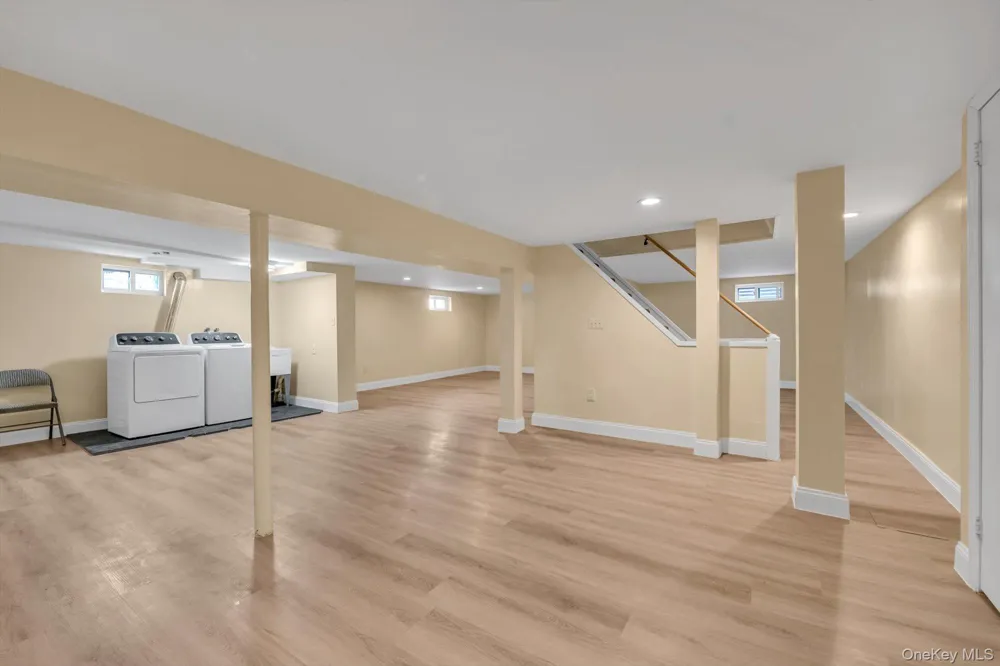 382 Old Country Road Mineola, NY 11501