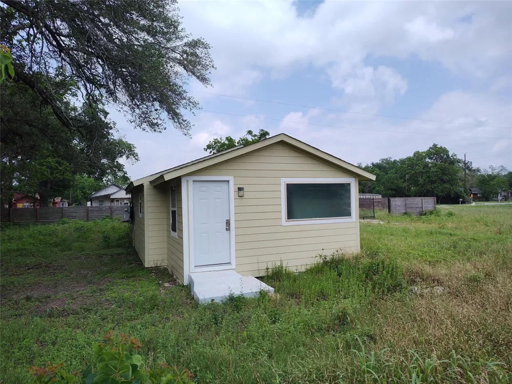 3707 12th Street Brookshire, TX 77423