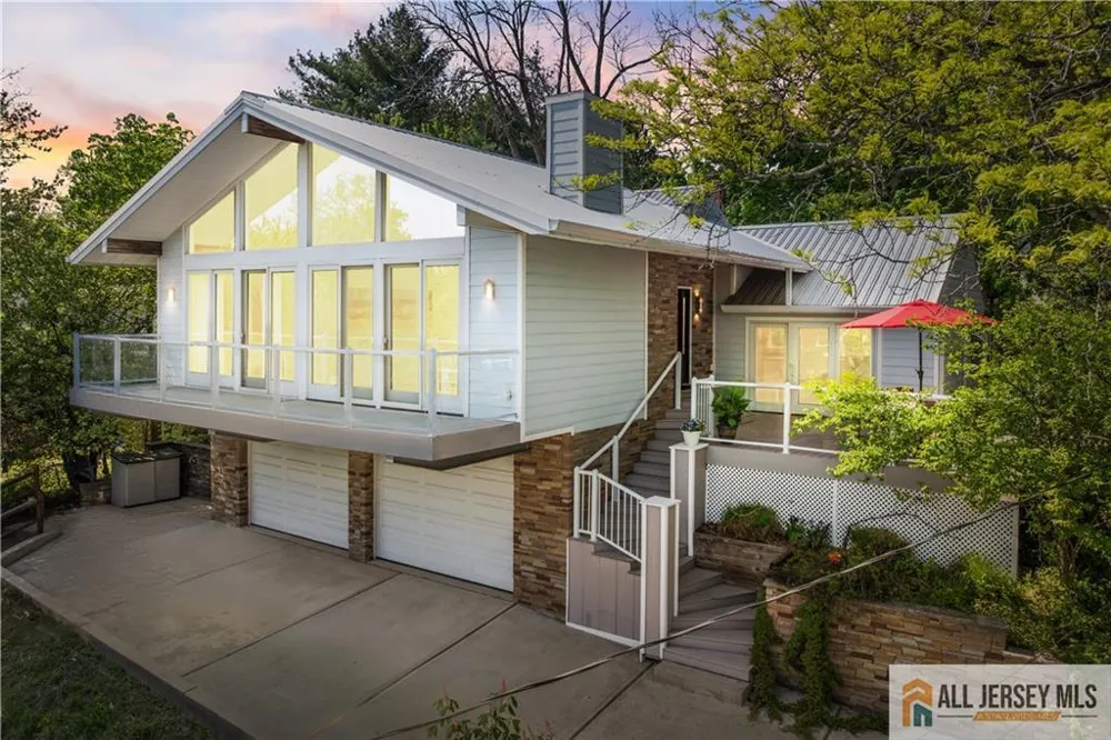 335 Valentine Street