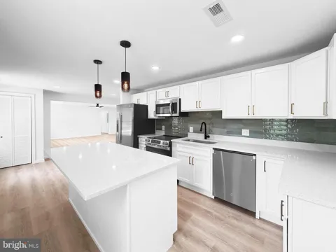 2424 ROCKS ROAD