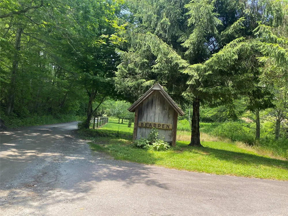41 Wolf Knob Road Cullowhee, NC 28723