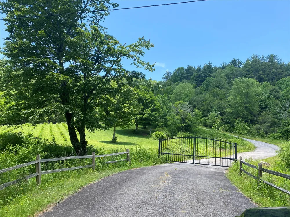 41 Wolf Knob Road Cullowhee, NC 28723