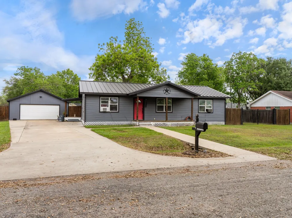 404 E Elizabeth Avenue Palacios, TX 77465