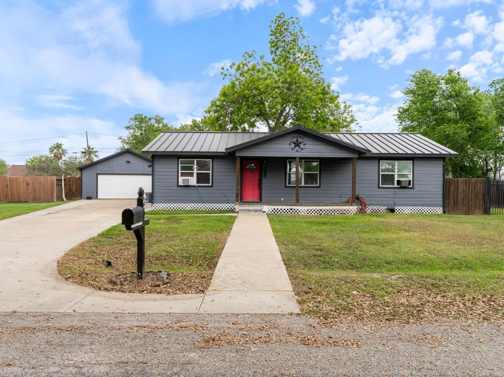 404 E Elizabeth Avenue Palacios, TX 77465