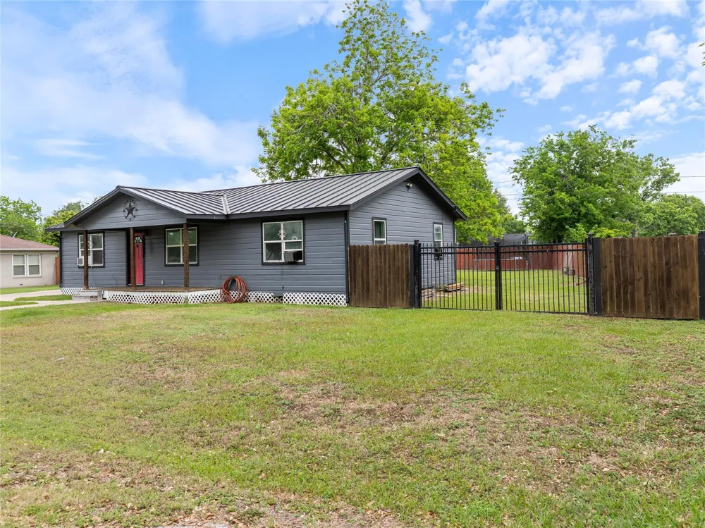 404 E Elizabeth Avenue Palacios, TX 77465