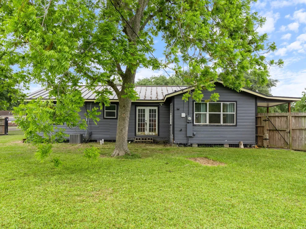404 E Elizabeth Avenue Palacios, TX 77465