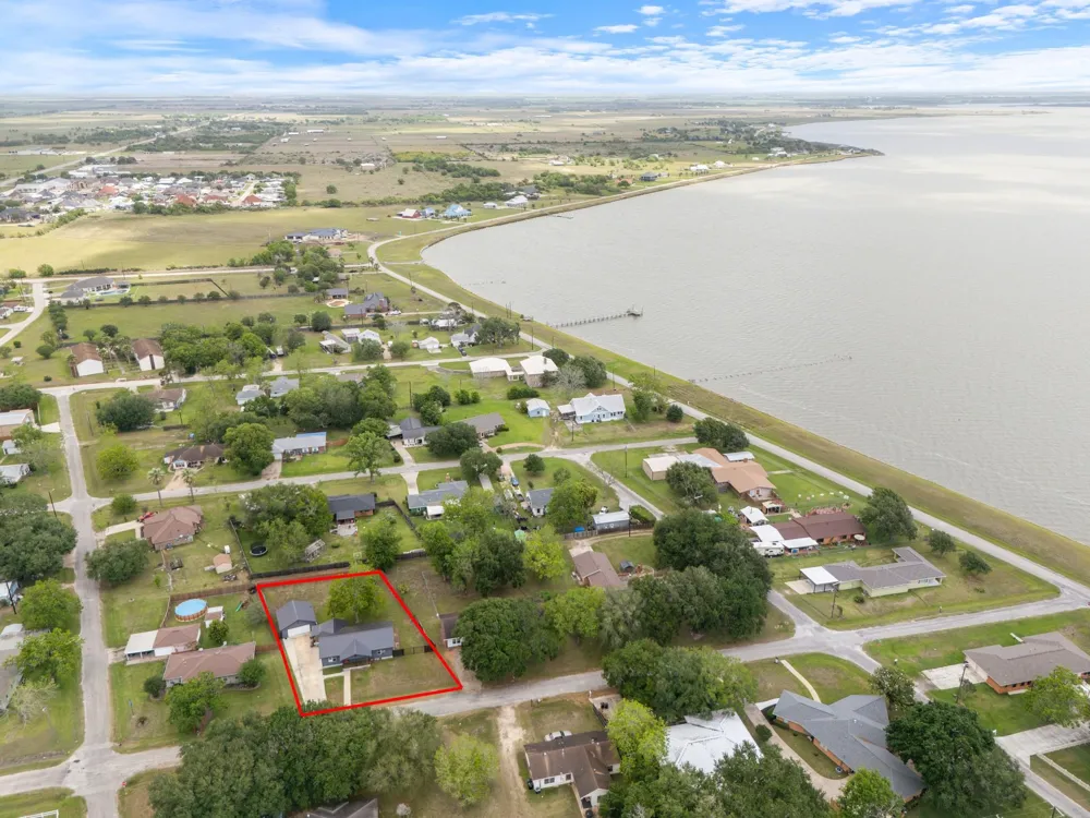 404 E Elizabeth Avenue Palacios, TX 77465