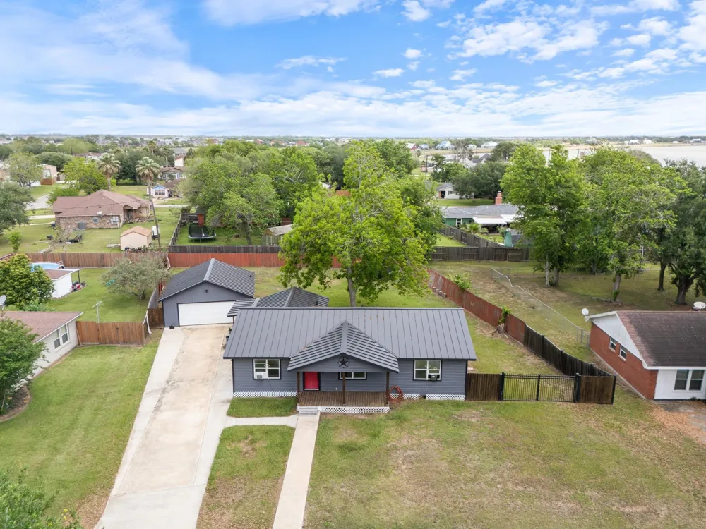 404 E Elizabeth Avenue Palacios, TX 77465