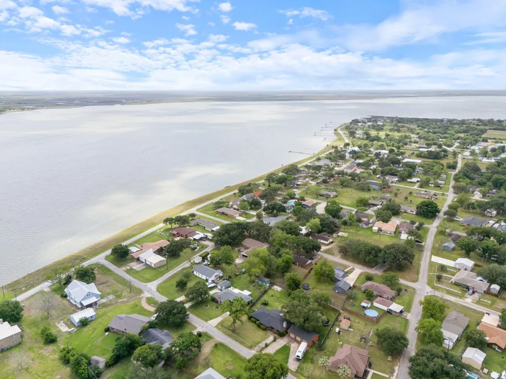 404 E Elizabeth Avenue Palacios, TX 77465