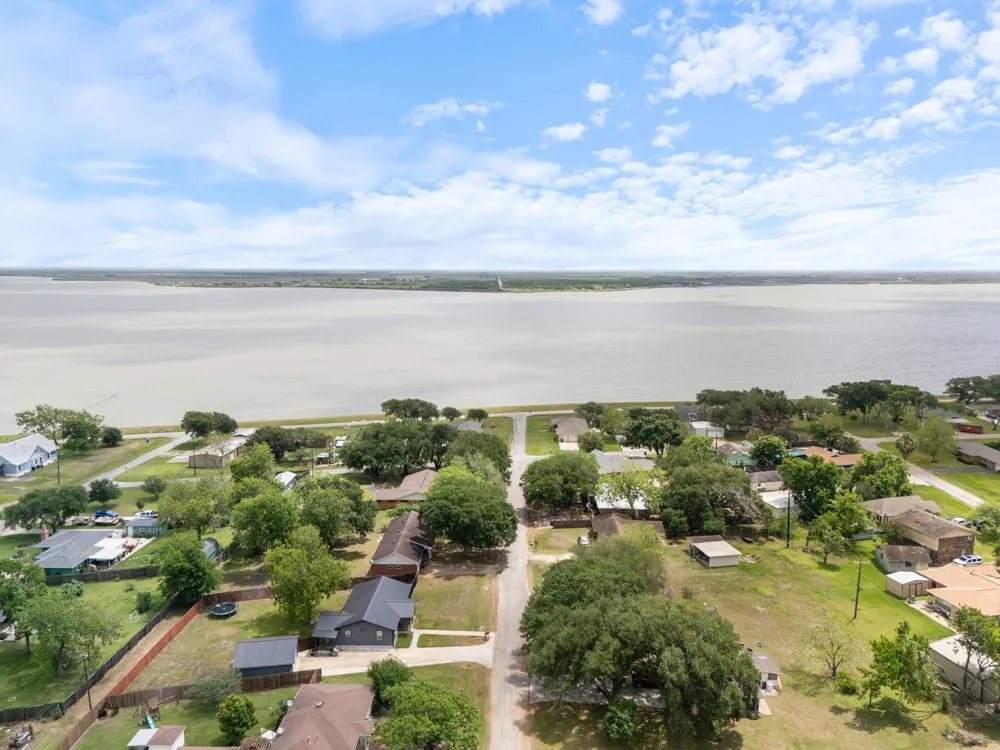 404 E Elizabeth Avenue Palacios, TX 77465