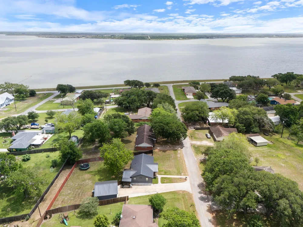 404 E Elizabeth Avenue Palacios, TX 77465