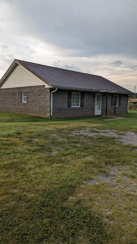 1102 Highway 79