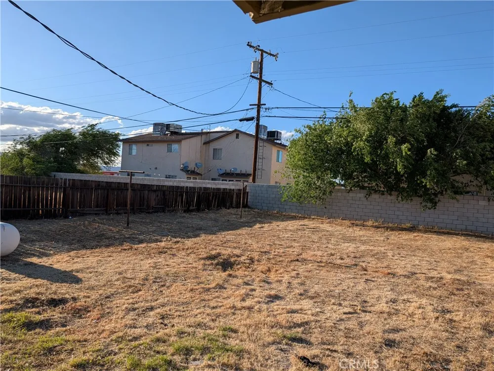 8711 Aspen California City, CA 93505