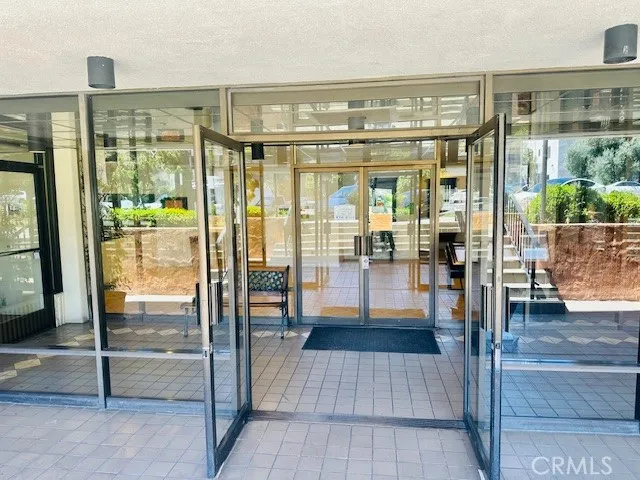 421 S La Fayette Park #214 Los Angeles, CA 90057