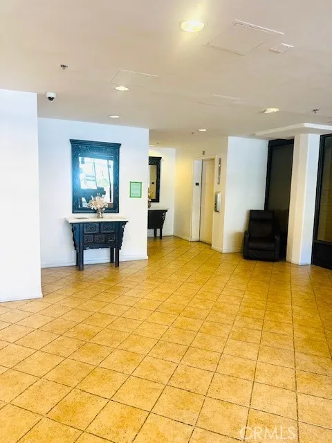 421 S La Fayette Park #214 Los Angeles, CA 90057