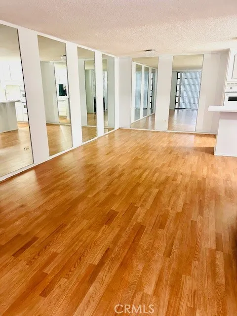 421 S La Fayette Park #214 Los Angeles, CA 90057