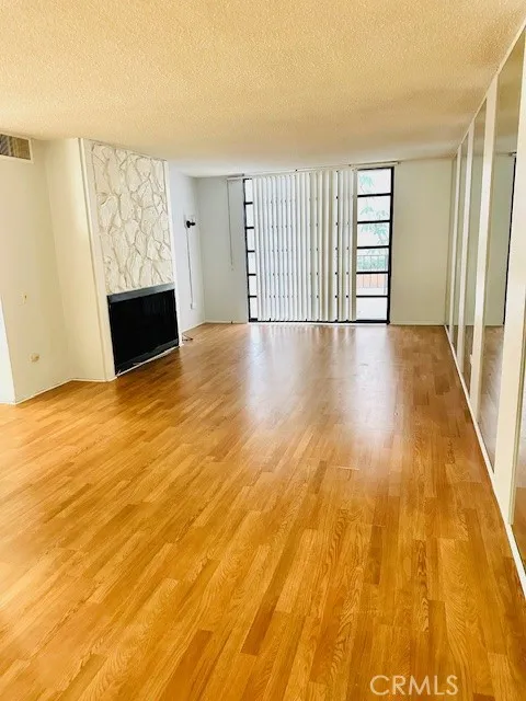 421 S La Fayette Park #214 Los Angeles, CA 90057