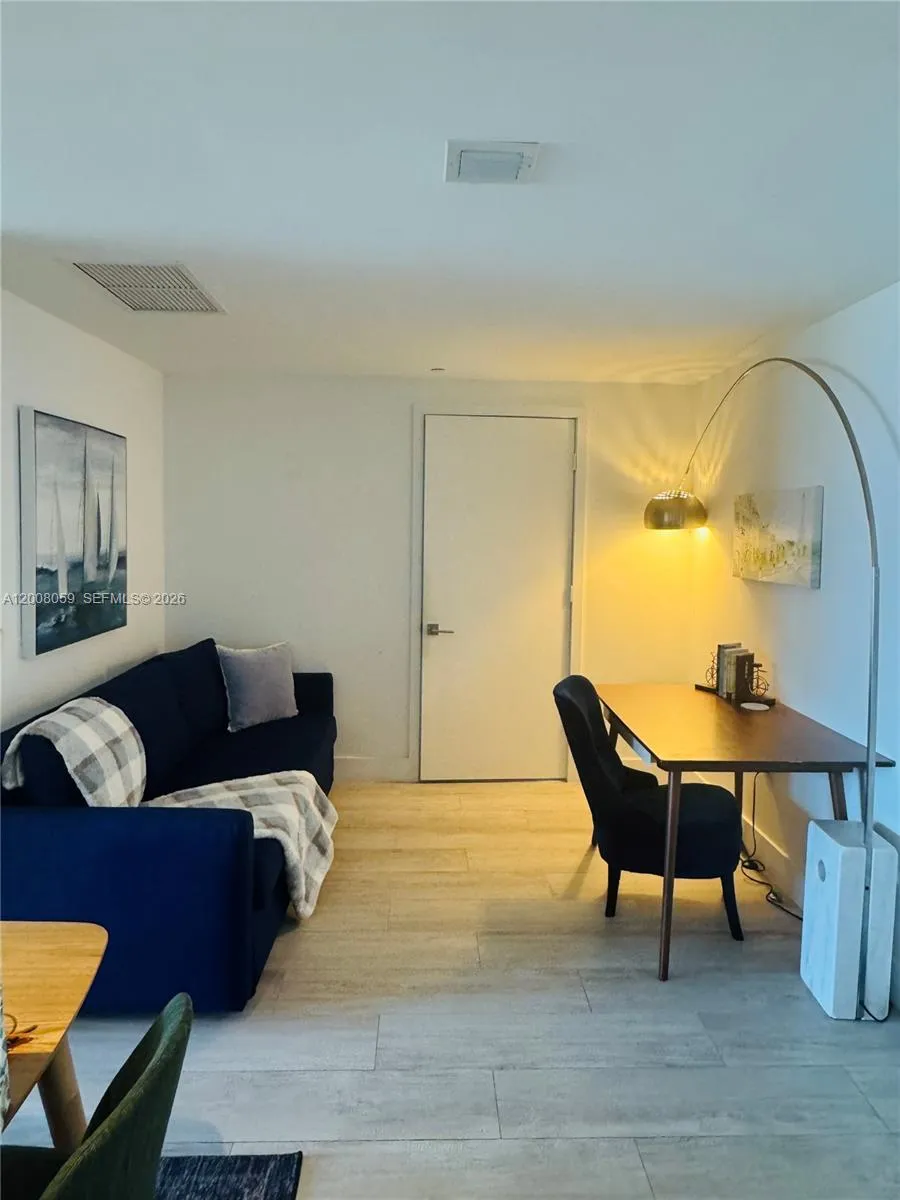 121 NE 34th St #2705 Miami, FL 33137