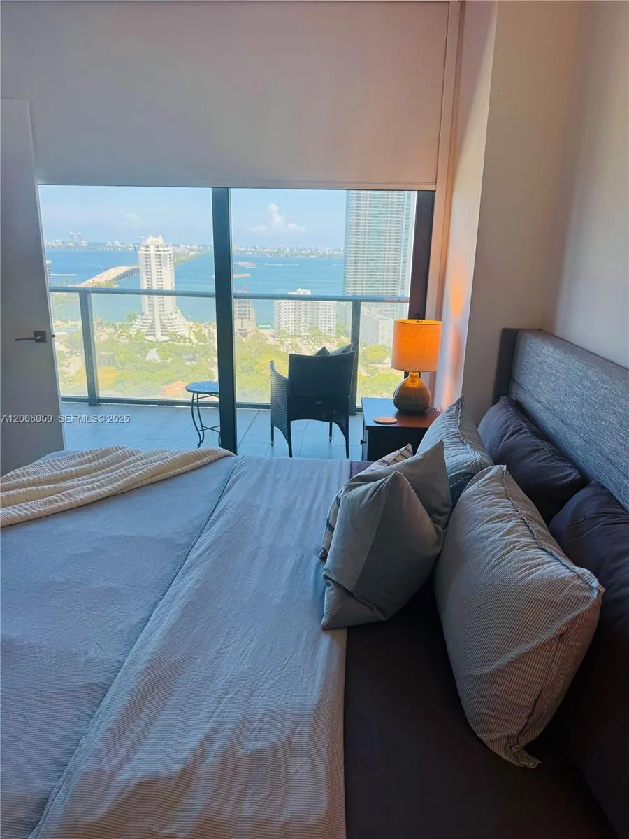 121 NE 34th St #2705 Miami, FL 33137