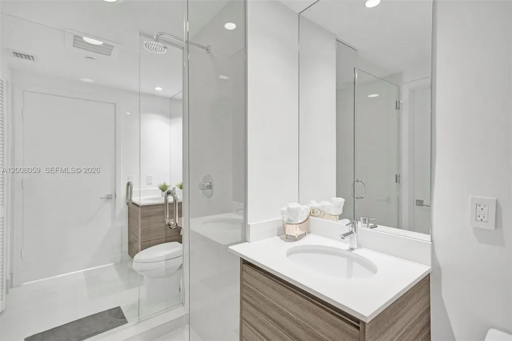 121 NE 34th St #2705 Miami, FL 33137