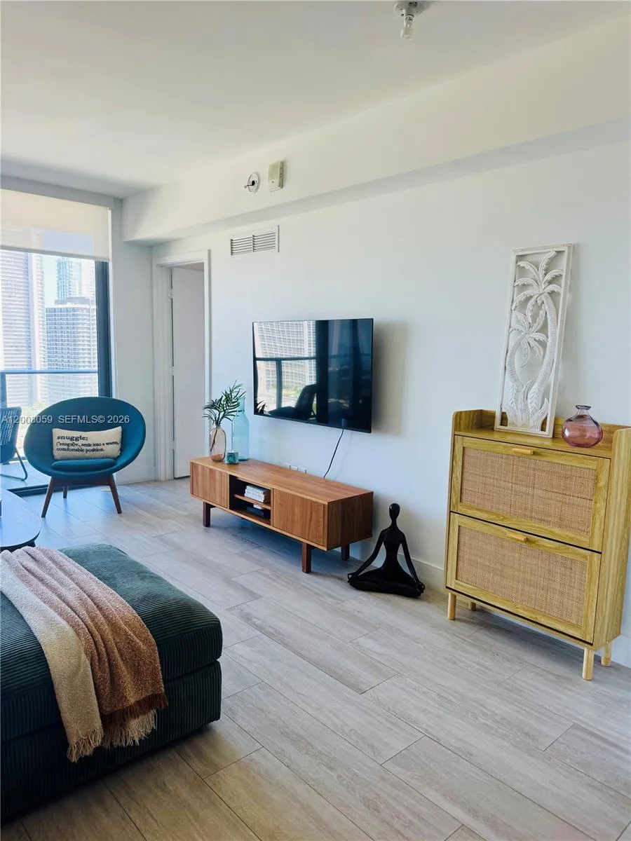121 NE 34th St #2705 Miami, FL 33137