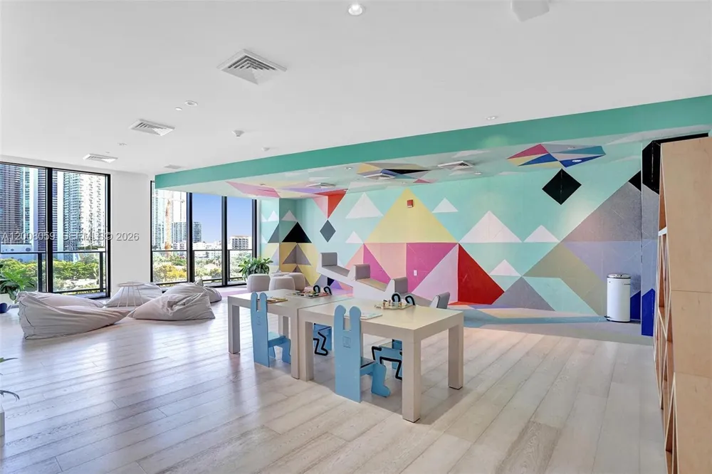 121 NE 34th St #2705 Miami, FL 33137