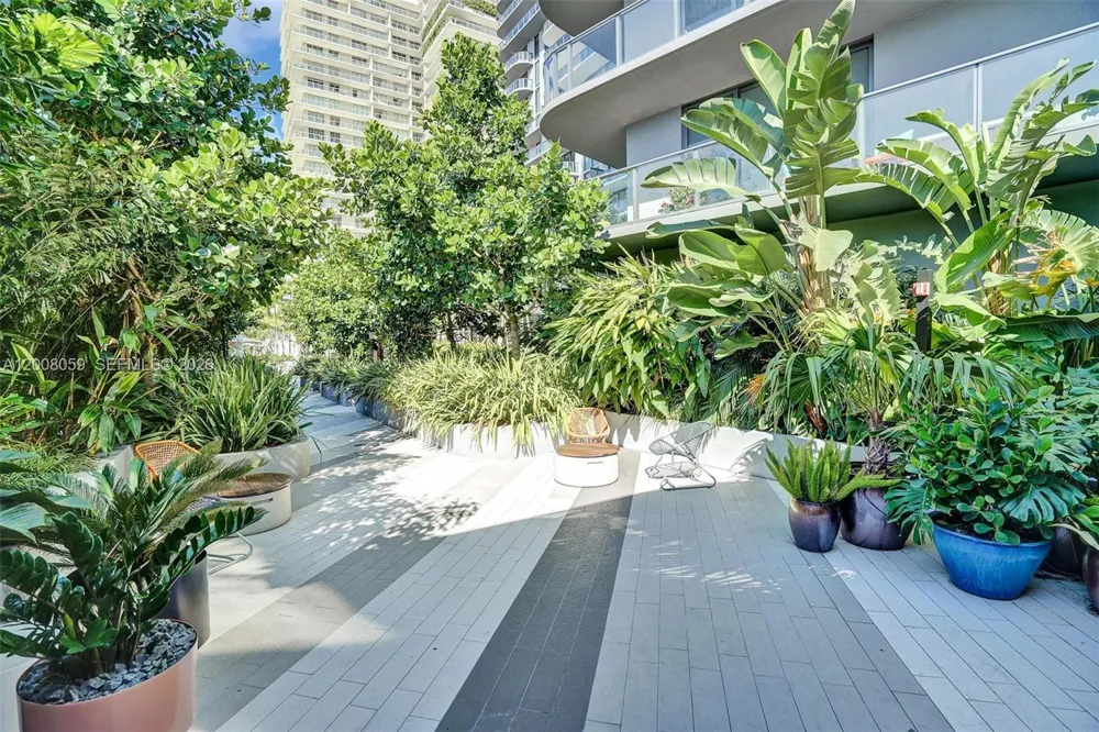 121 NE 34th St #2705 Miami, FL 33137