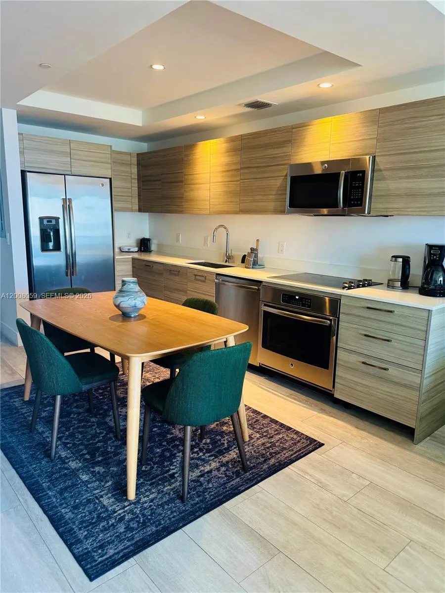 121 NE 34th St #2705 Miami, FL 33137