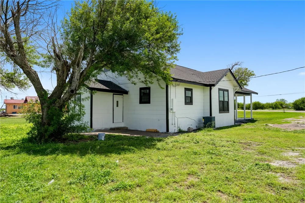 598 Business Highway 77 Bishop, TX 78343