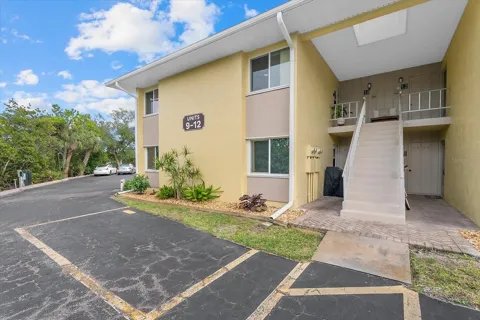 101 LOUELLA LANE #10