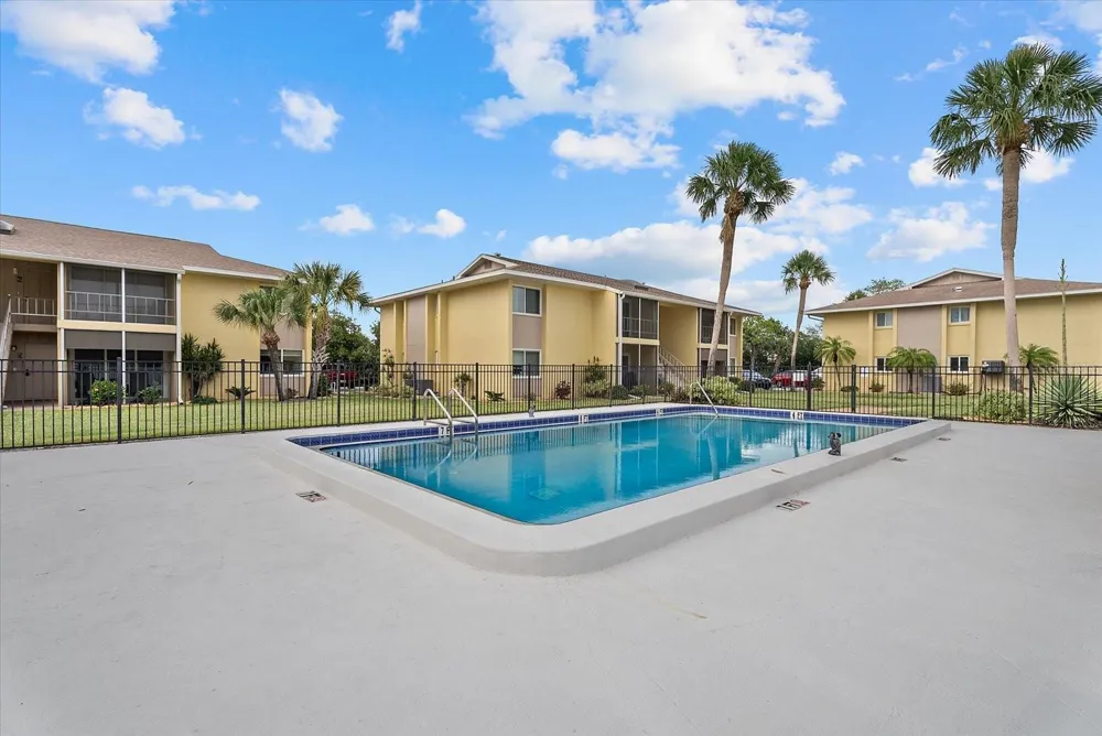 101 LOUELLA LANE #10 Nokomis, FL 34275