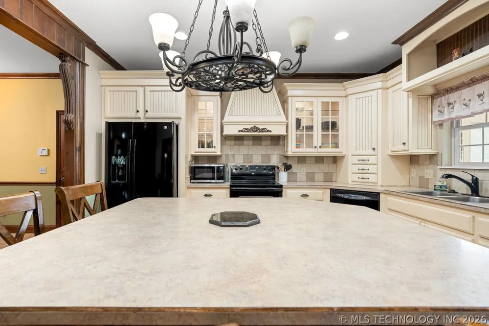 1712 Beach Landing Drive Kingston, OK 73439