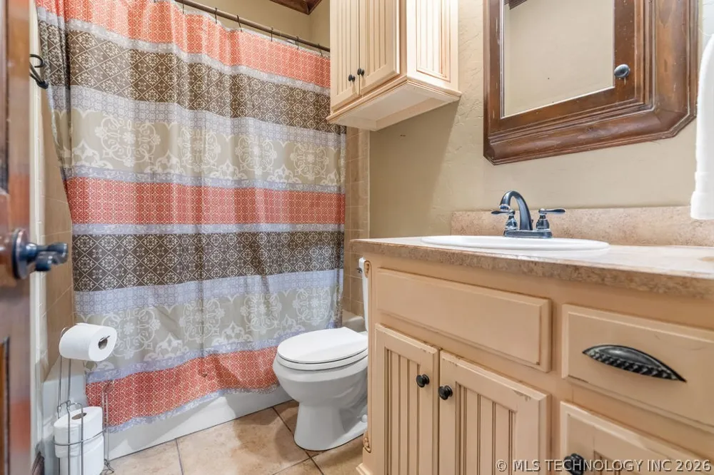 1712 Beach Landing Drive Kingston, OK 73439