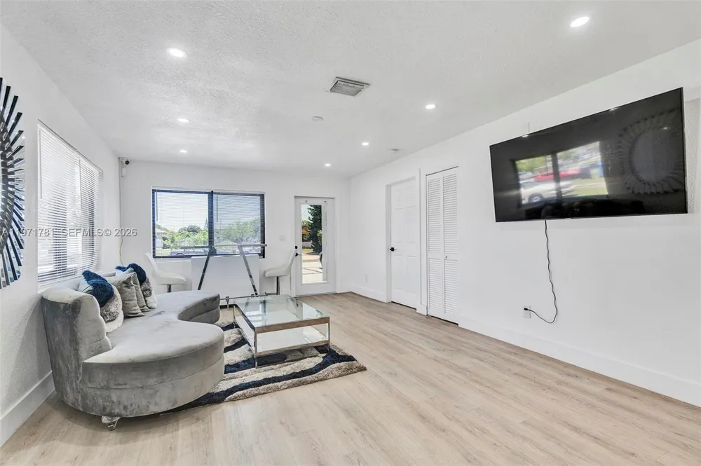 4029 SW 22nd St West Park, FL 33023