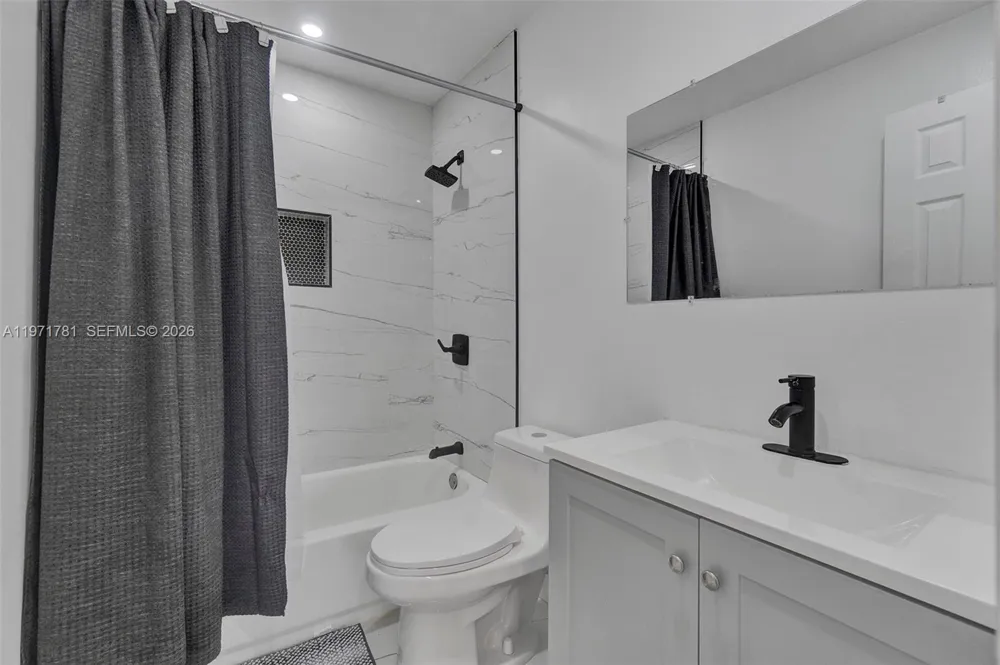 4029 SW 22nd St West Park, FL 33023