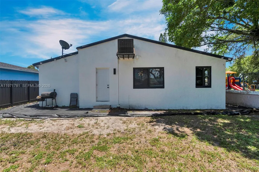4029 SW 22nd St West Park, FL 33023