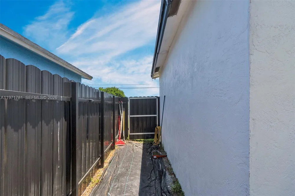 4029 SW 22nd St West Park, FL 33023