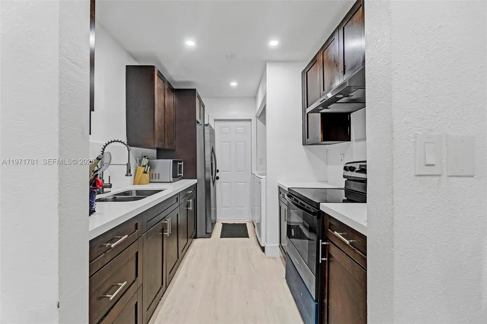 4029 SW 22nd St West Park, FL 33023