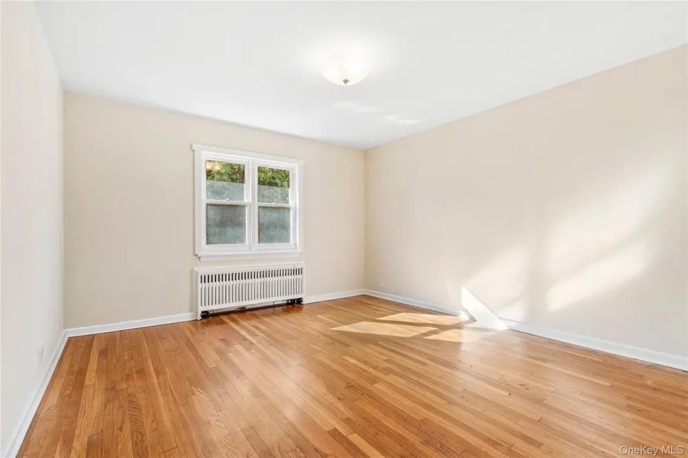 81 Midland Staten Island, NY 10308