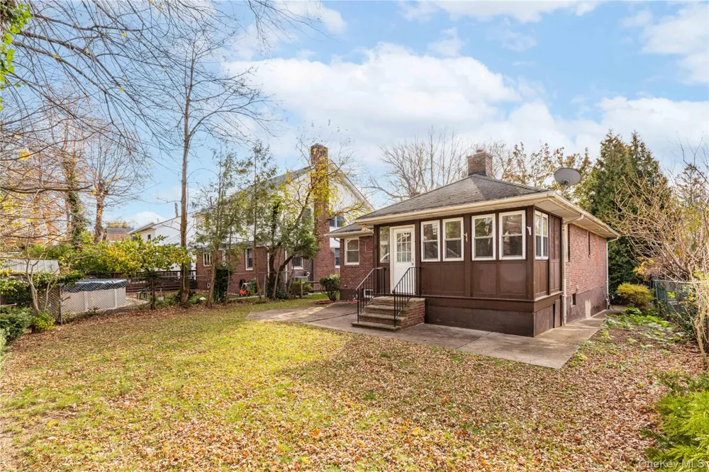 81 Midland Staten Island, NY 10308