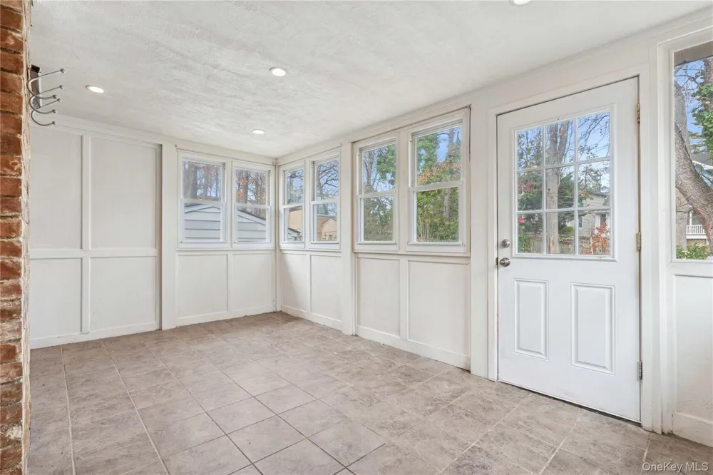 81 Midland Staten Island, NY 10308